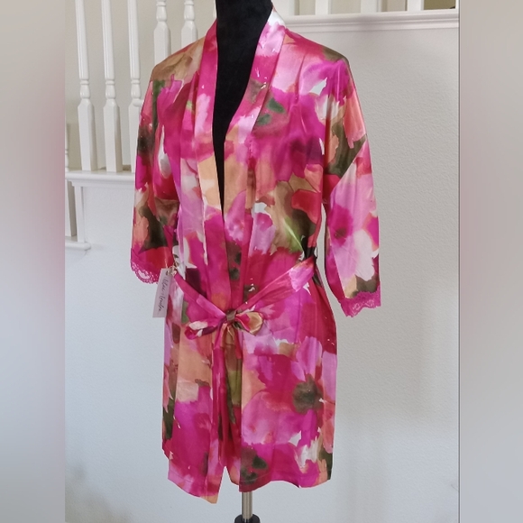 Lilac & London - Beautiful Soft & Cozy Robe - Picture 2 of 9